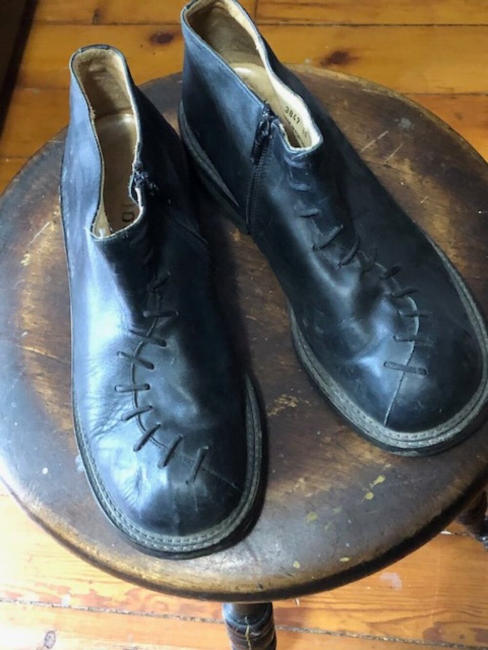 Giruadon shoe-boots black leather size 39, amazing designer in France.